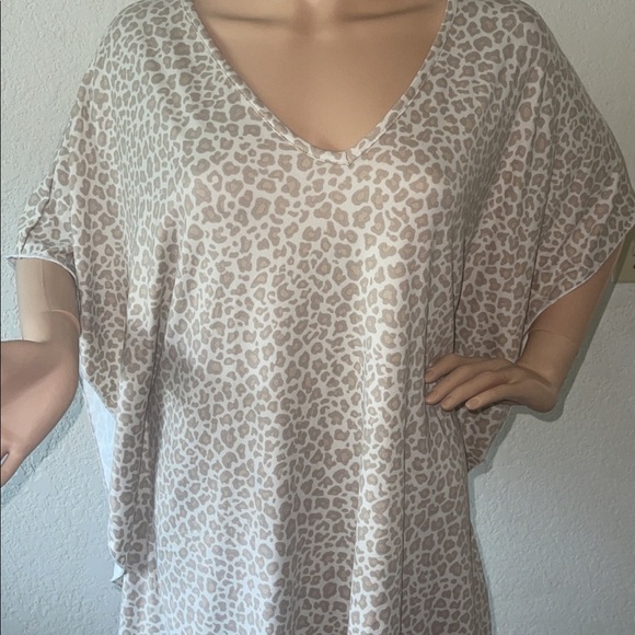 JORDAN Taylor animal print Top size M NWT - Picture 3 of 5